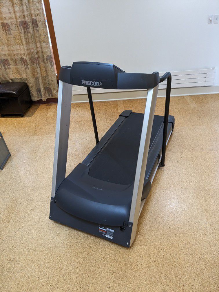 PRECOR 9.35 Treadmill 
