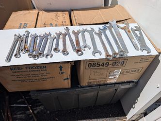 13 piece of tools in good condition