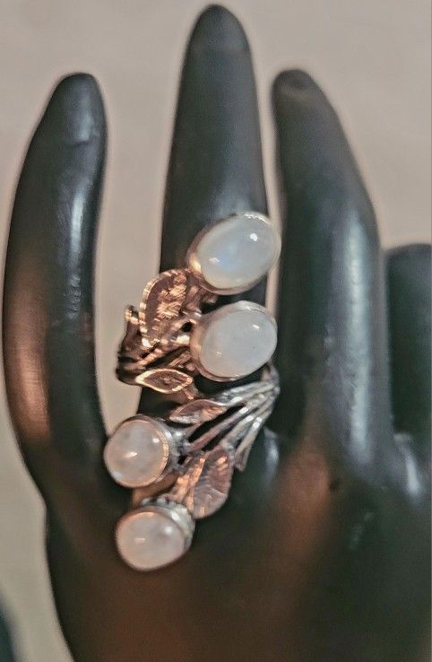 STERLING SILVER AND MOONSTONE RING