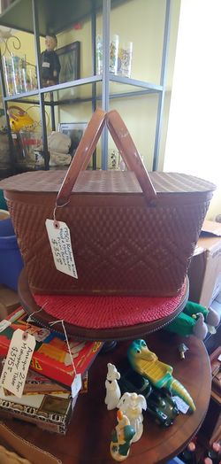 1950S REDMAN PICNIC BASKET