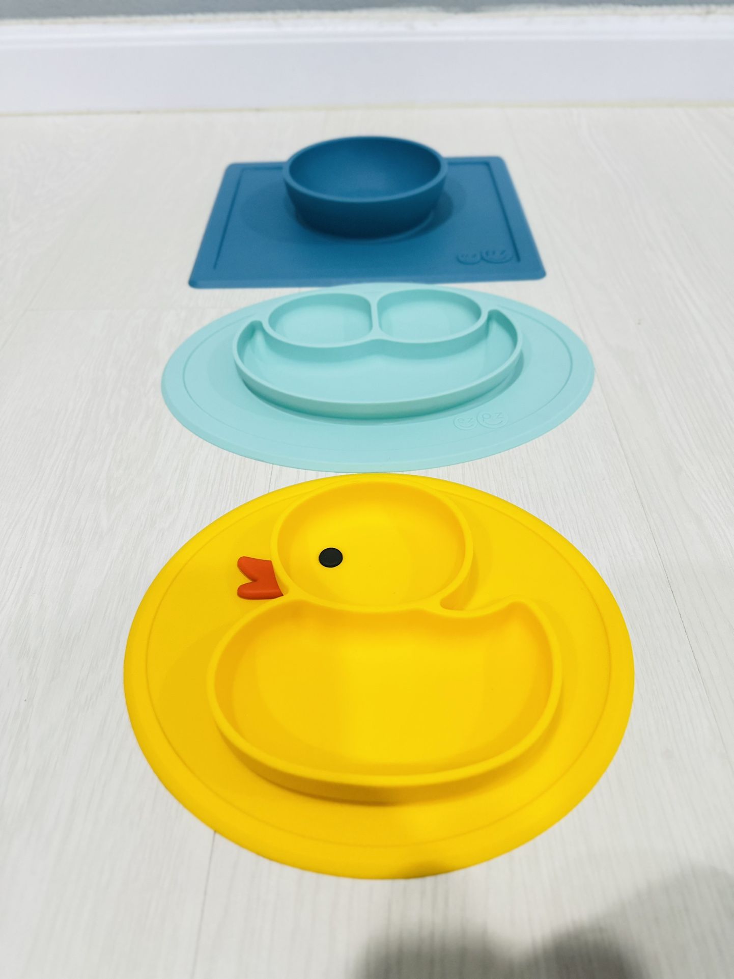 Silicone Suction Plates for Babies, Stick to High Chair Trays and Table, Divided Baby Dishes, Perfec
