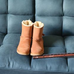 Uggs Boot - Childrens Size 5w