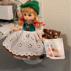 Madame Alexander doll friends from foreign land doll collection Austria