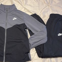 Nike Track Suit Kids Size XL (Like New) 