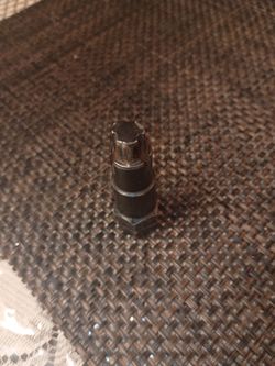 Wheel lock key