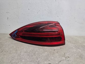 Left tail light porsche cayenne 2015 2016 2017 2018