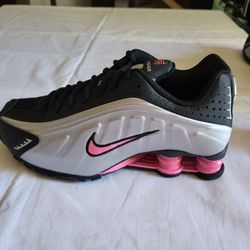 * NEW* Nike Shox R4 GS Black Meatalic Silver Pink Size 5Y Women's Size 6.5
