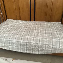 Crib Matters, Mattress Protector And 5 Fitted Sheets