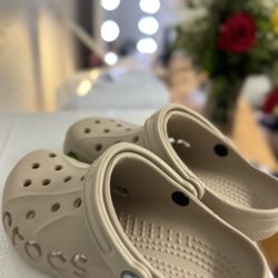 Baya Crocs In Brown. Size 6 Women’s 