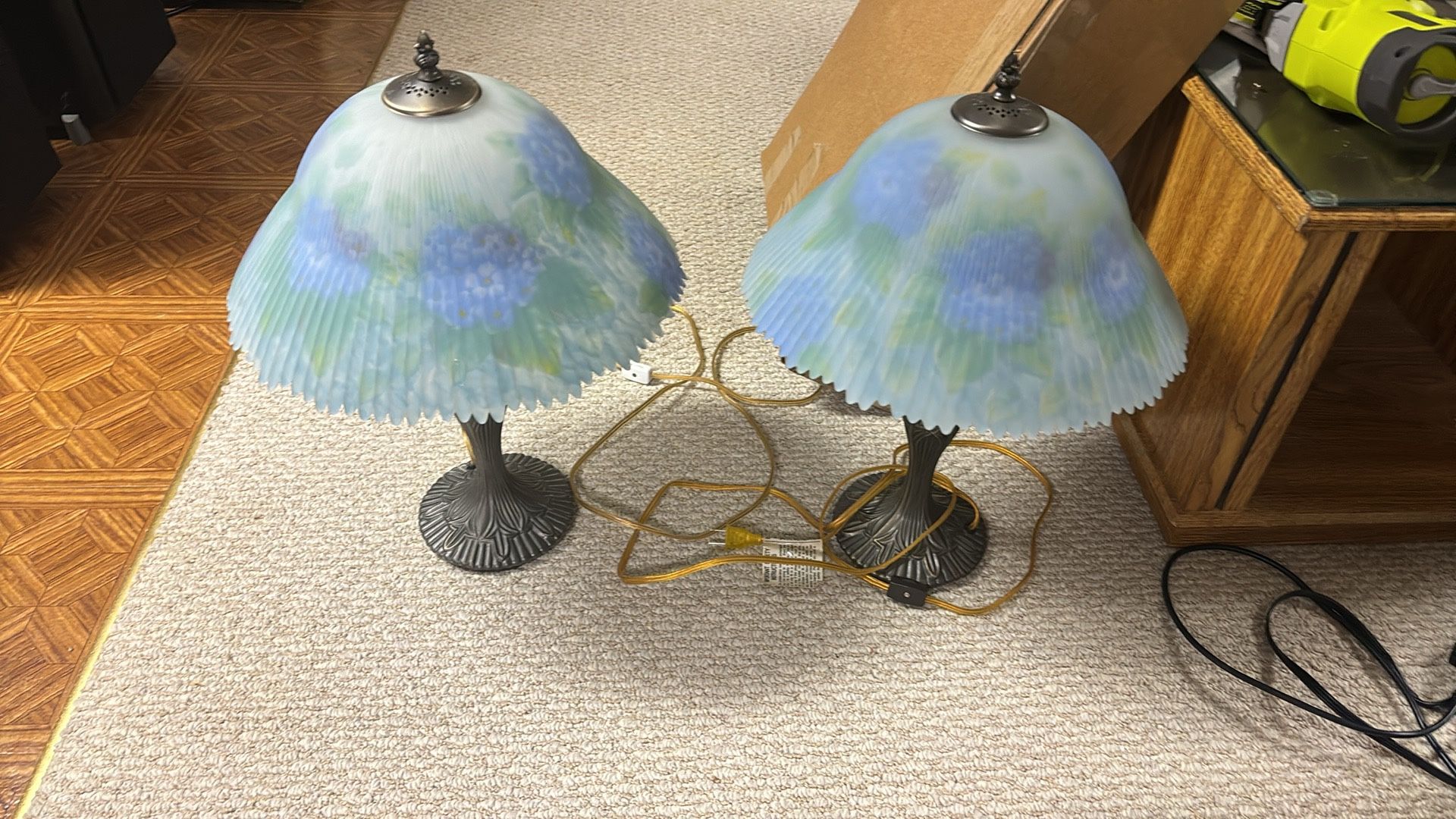 2 Lamps