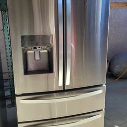 REFRIGERATOR / PERFECT CONDITION 