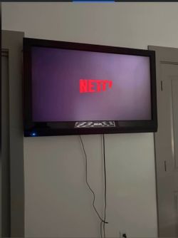 Philips Flat Screen TV (42 inches) + Amazon Fire Stick + Wall Mount –