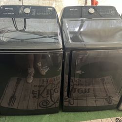 Washer And Dryer Samsung Smart Matching Set Like New
