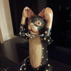 Vtg Vintage Indonesia Folklore Handcrafted Wooden Polkadot Shelf Sitter Cat
