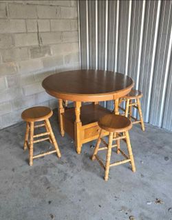 4 Stools Dining Room Table Set