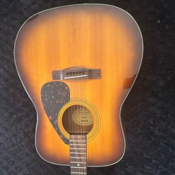Yamaha F335 Acoustic Guitar 