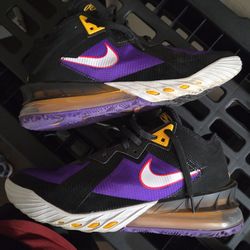Nike LeBron 18