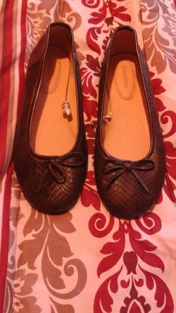 Flat shoes size 6 in women