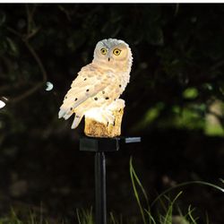 XURLEQ Garden Solar Light Outdoor Decor, Resin Owl Solar LED Light with Stake, Animal Waterproof Light for Flower Fence Lawn Passage Walkway Courtyard