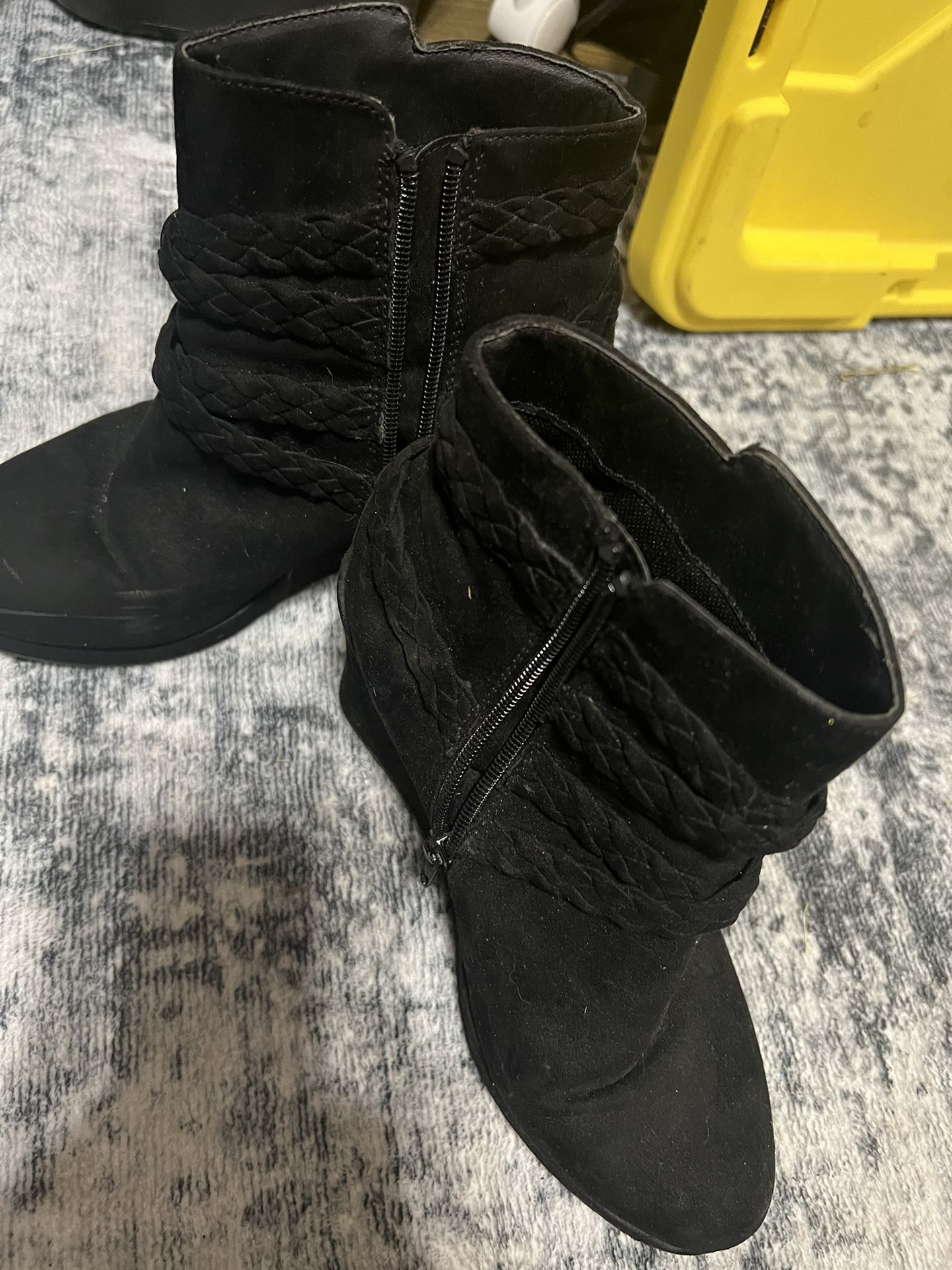 6.5 Womens Black Boots/booties