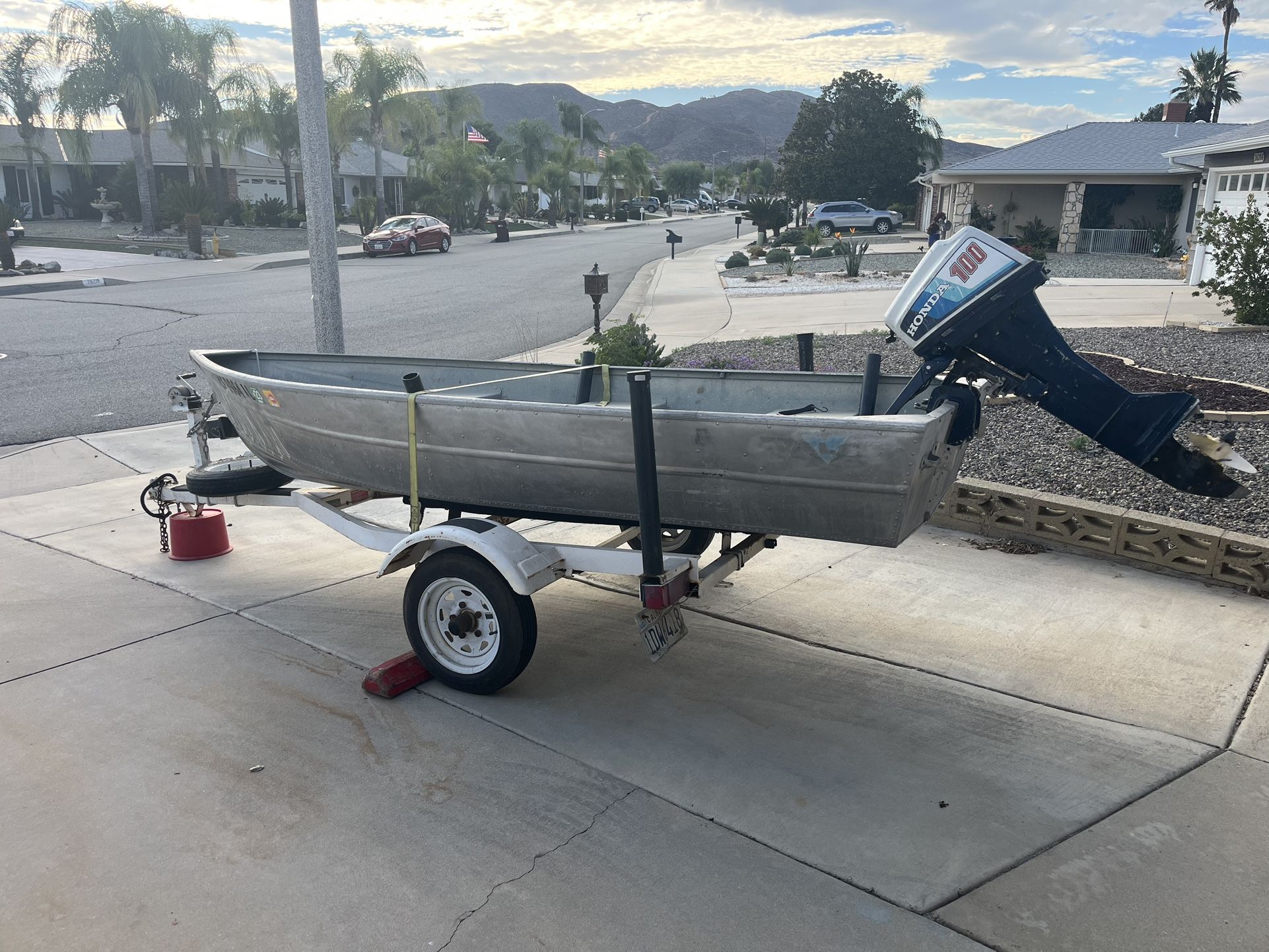 12 Foot Valco Aluminum Boat With 10 Hp Honda 4-Stroke Motor And Trailer