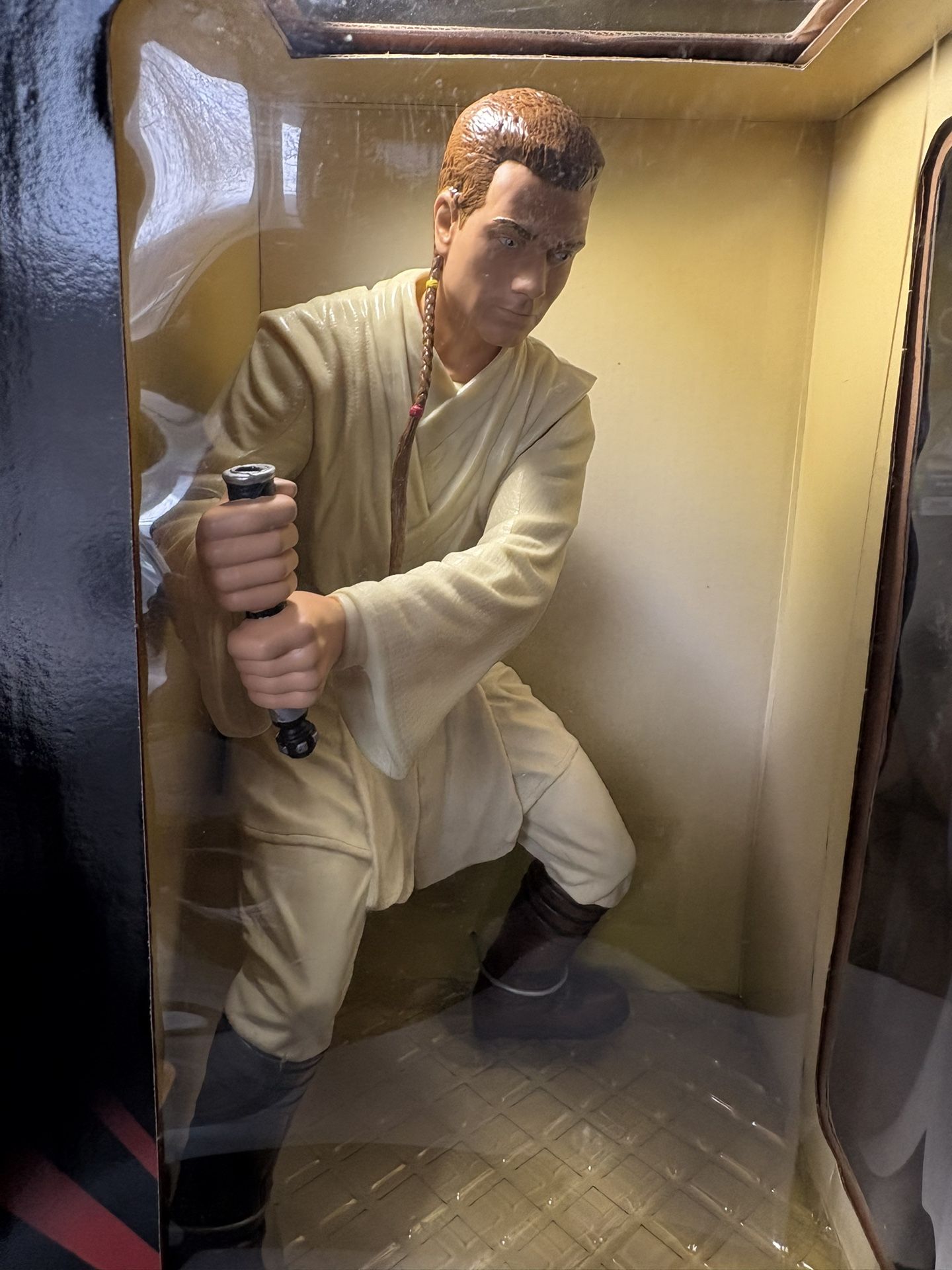 Collectible, Unopened Box Star Wards obi-wan Kenobi W/ Light Up light Saber
