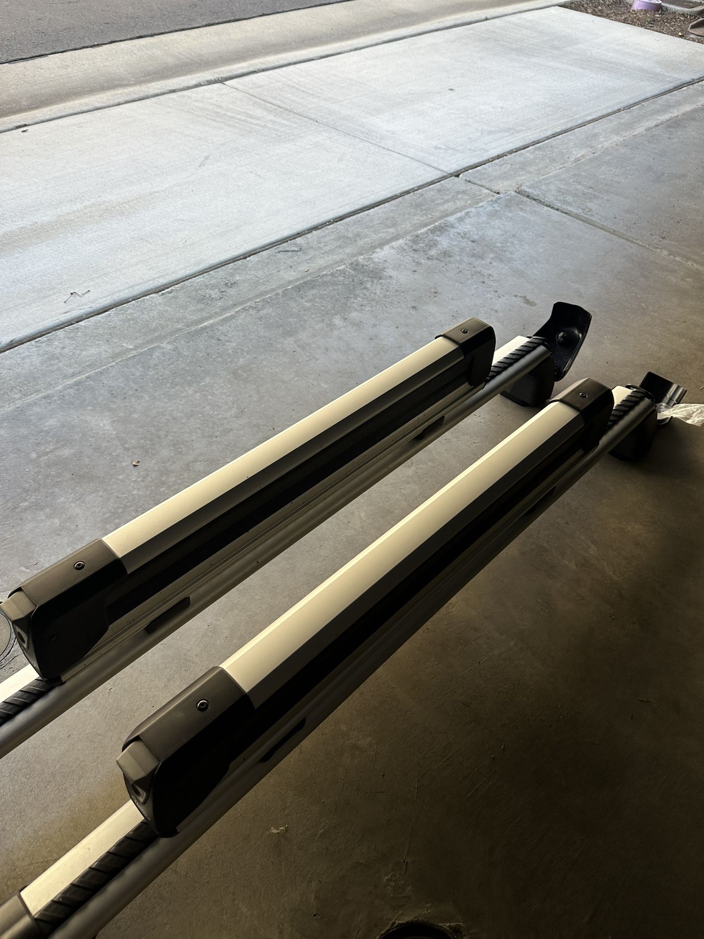Range Rover Velar Cross Bars And Ski/Snowboard Carrier