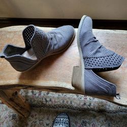 Woman's Boots (Grey), Adorable