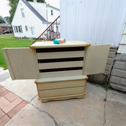 5 Drawers Bureau.