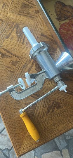 Antique Vintage #5 Manual Grinder – Functional Cast Iron Meat & Grain Mill
