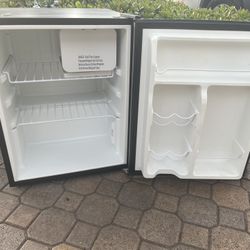 Whirlpool Small Mini Fridge 