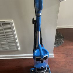 Shark Lift-Away Vacuum Cleaner 