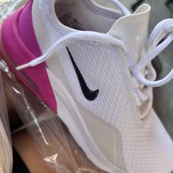 Nike Tennis Shoes 