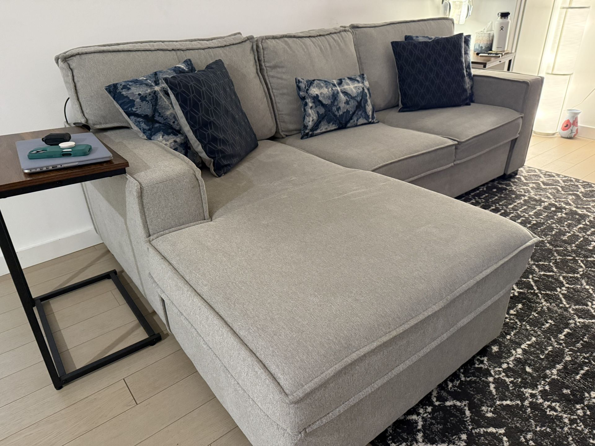 L-shaped Sectional Sofa / Couch with Chaise