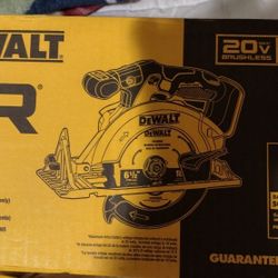 DeWalt Circular Saw 