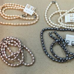 Pearl sets or brooch