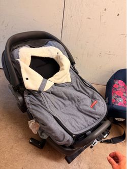 Primo Viaggio 4-35 Lounge Infant Car Seat + Base+ winter cover + rain cover