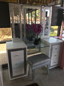 White vanity set