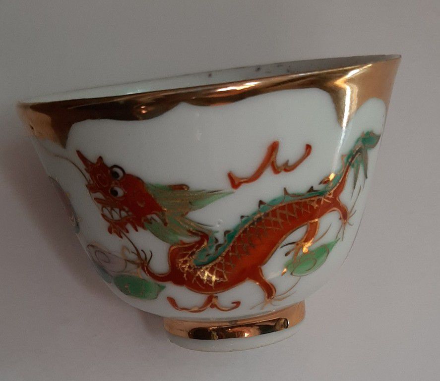 Chinese Fine Porcelain Red Dragon and Phoenix Bird Rice Bowl.