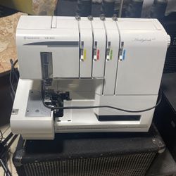 HUSQVARNA VIKING HUSKYLOCK S21 PRO SEWING MACHINE 