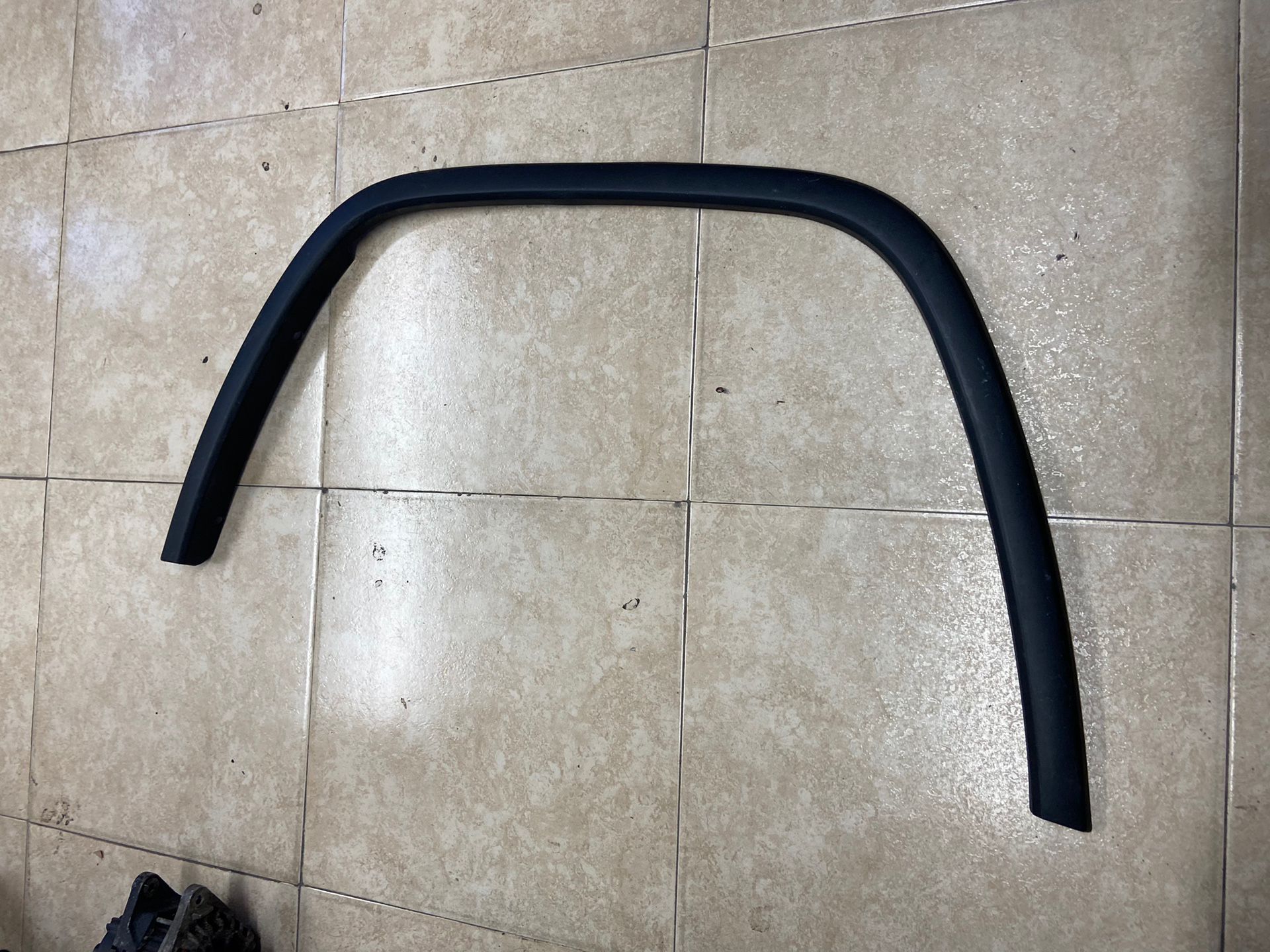 16-22 Jeep G Cherokee Front Left Wheel Arch Fender Flare