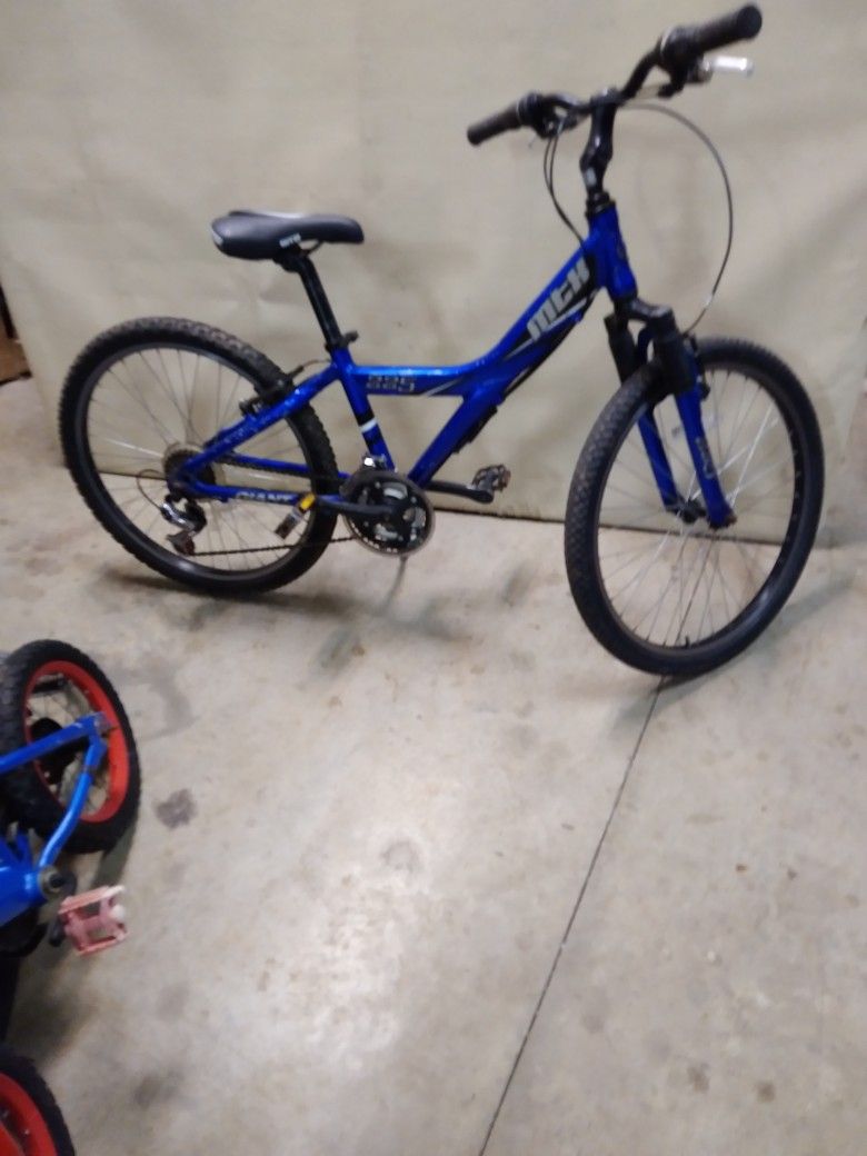 GIANT. 225. MTX. MOUNTAIN BIKE. LITTLE SCTATCHES. BUT HEY IT WORKS GREAT