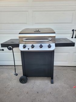 Char-Broil 4-Burner BBQ Grill/ Asador 