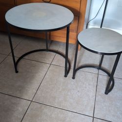 Lindas Y Útiles Mesas 