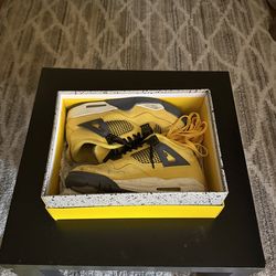 Air Jordan 4 Retro 'Lightning' 2021