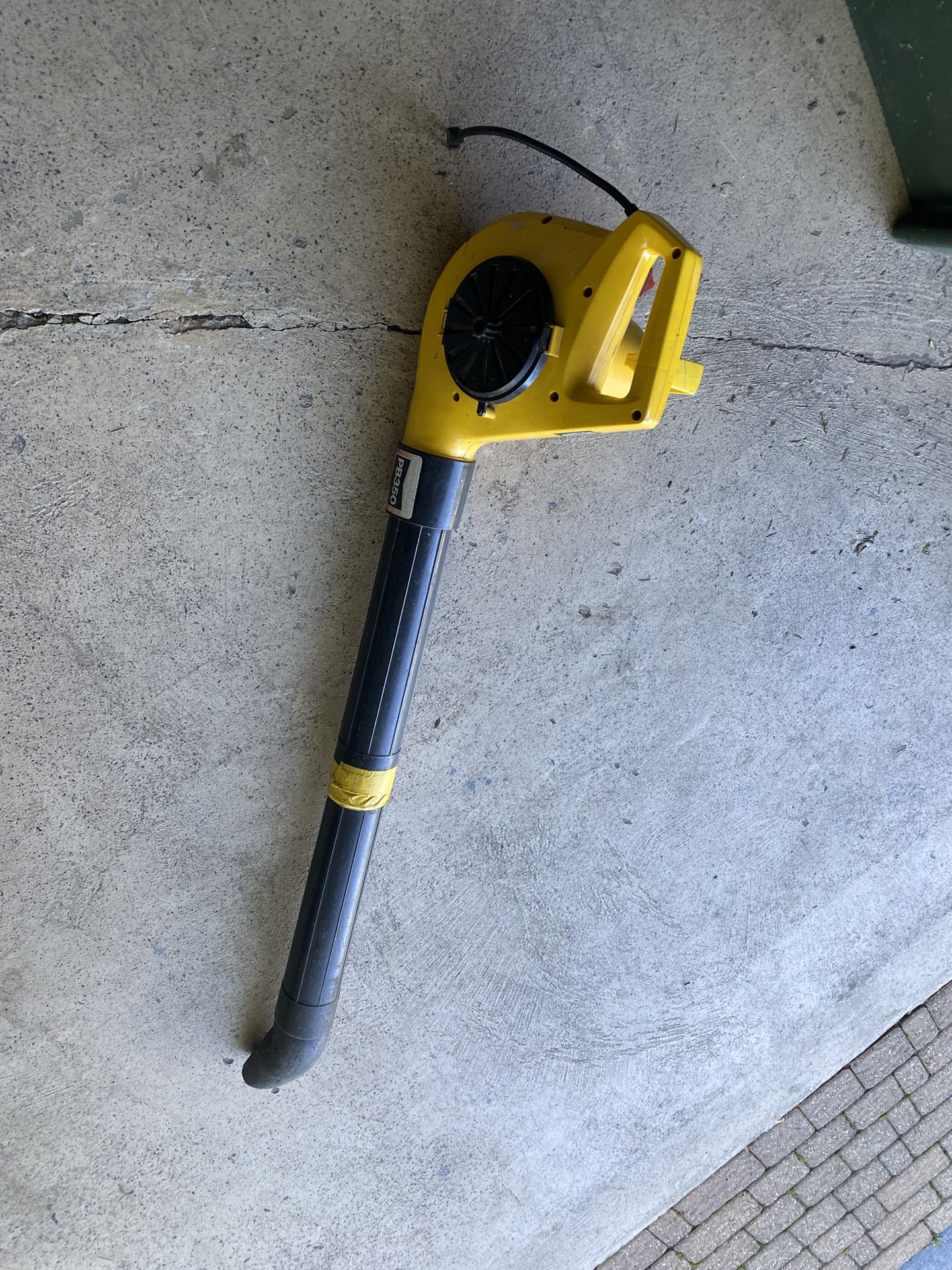 leaf blower