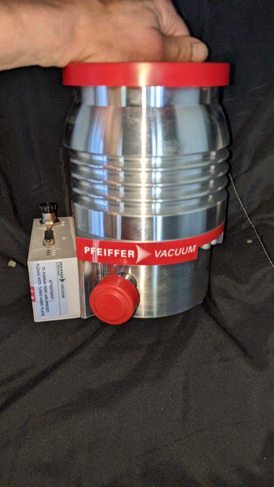 Pfeiffer Vacuum 300  