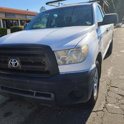 2013 Toyota tundra sr5 8 foot bed 4w drive