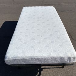 FREE DELIVERY: Twin Memory Foam Bed