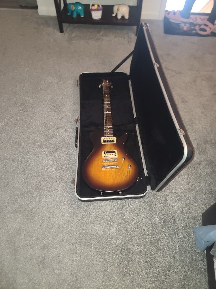 Rogue quitar with case
